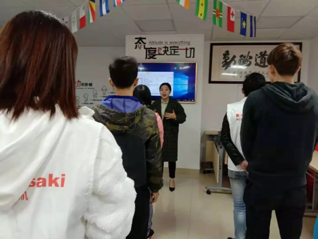 桂之邦早會(huì)、立體化落地，這樣的挖掘機(jī)配件批發(fā)團(tuán)隊(duì)再給我來(lái)一打！